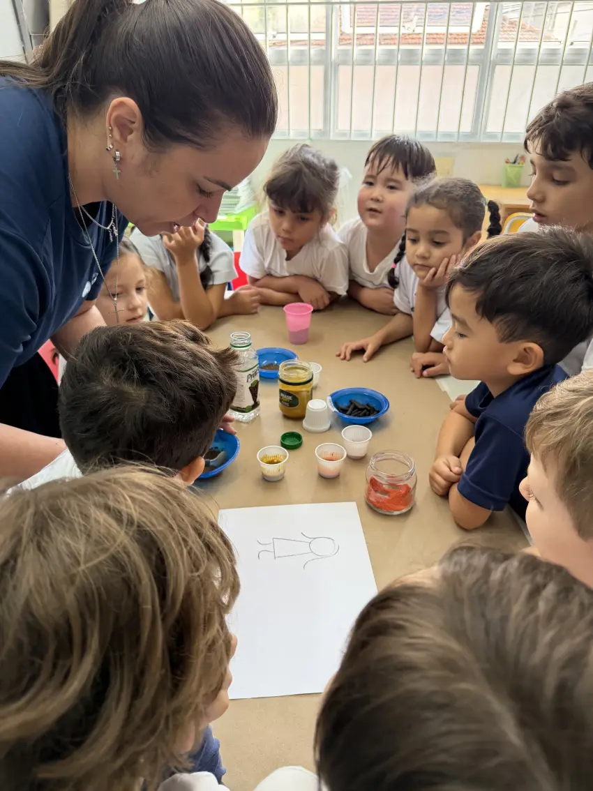 Educação Infantil — atividade em grupo no Colégio Cordeiro